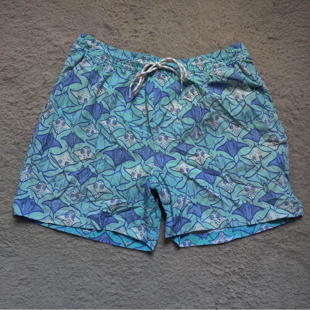 Chubbies Men's Stretch Swim Trunks 5.5" Inseam Size Medium Blue Sting Ray Print